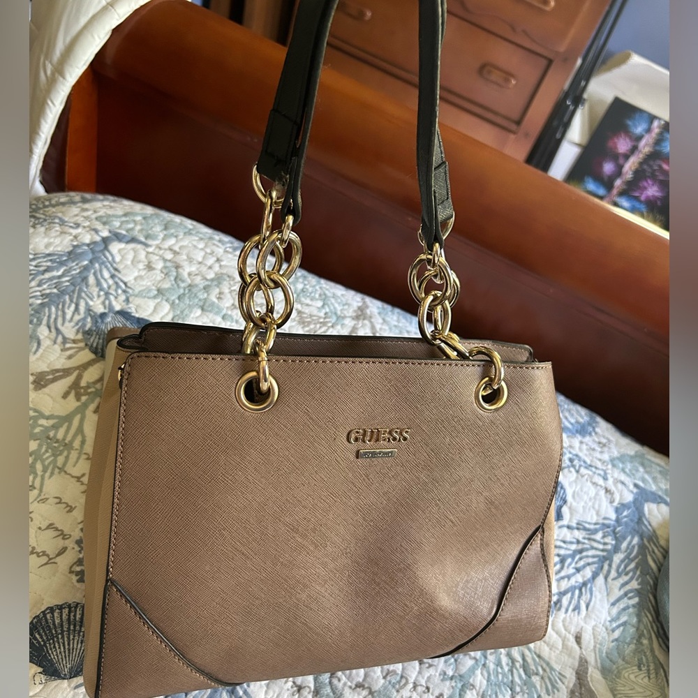 Guess purse & matching wallet👛🧸
